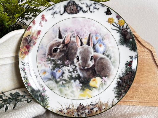 Vintage Crestley Collection, Sarah Woods "April Outing" Bunny Decorative Plate, 8-Inch Wall Art
